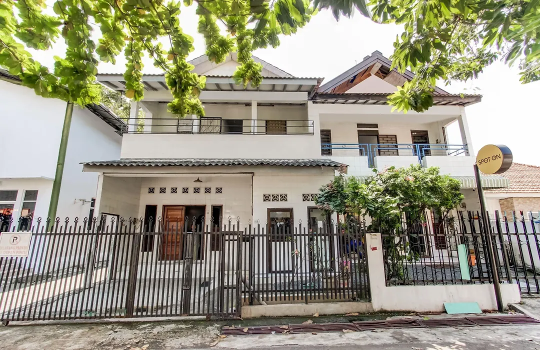 OYO Life 91374 Asia Stay Semarang Syariah-1